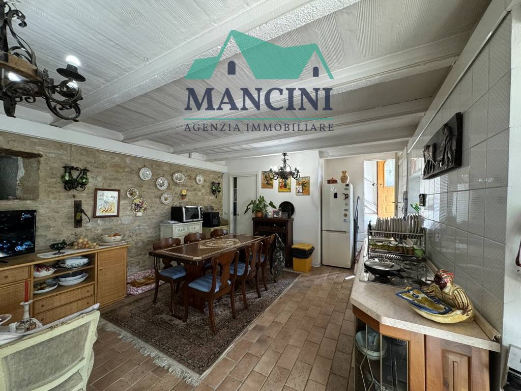 BIFAMILIARE in vendita a Cupramontana