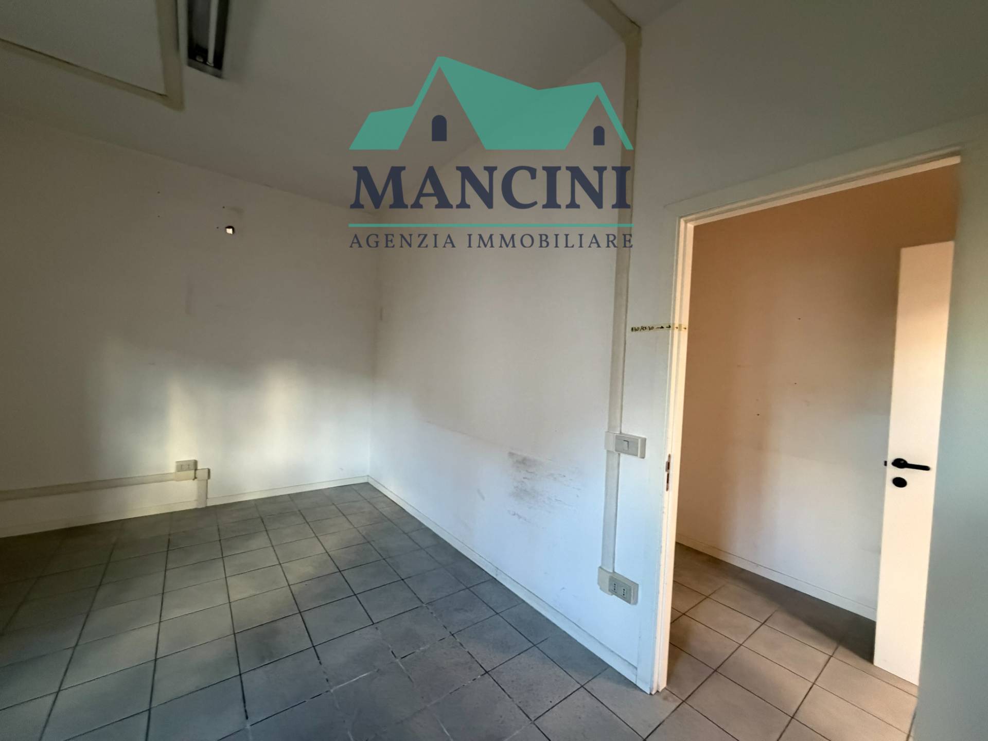 Studio/Ufficio in affitto a Jesi, Gallodoro