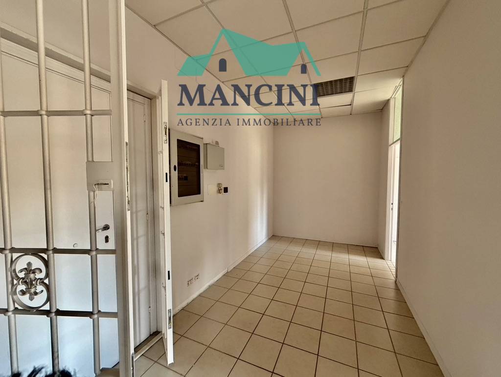 Negozio in vendita a Jesi, CENTRO