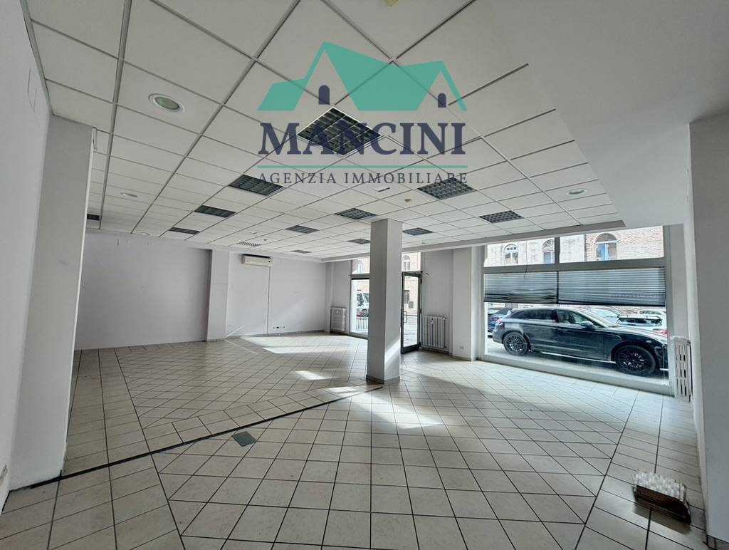 Negozio in vendita a Jesi, CENTRO