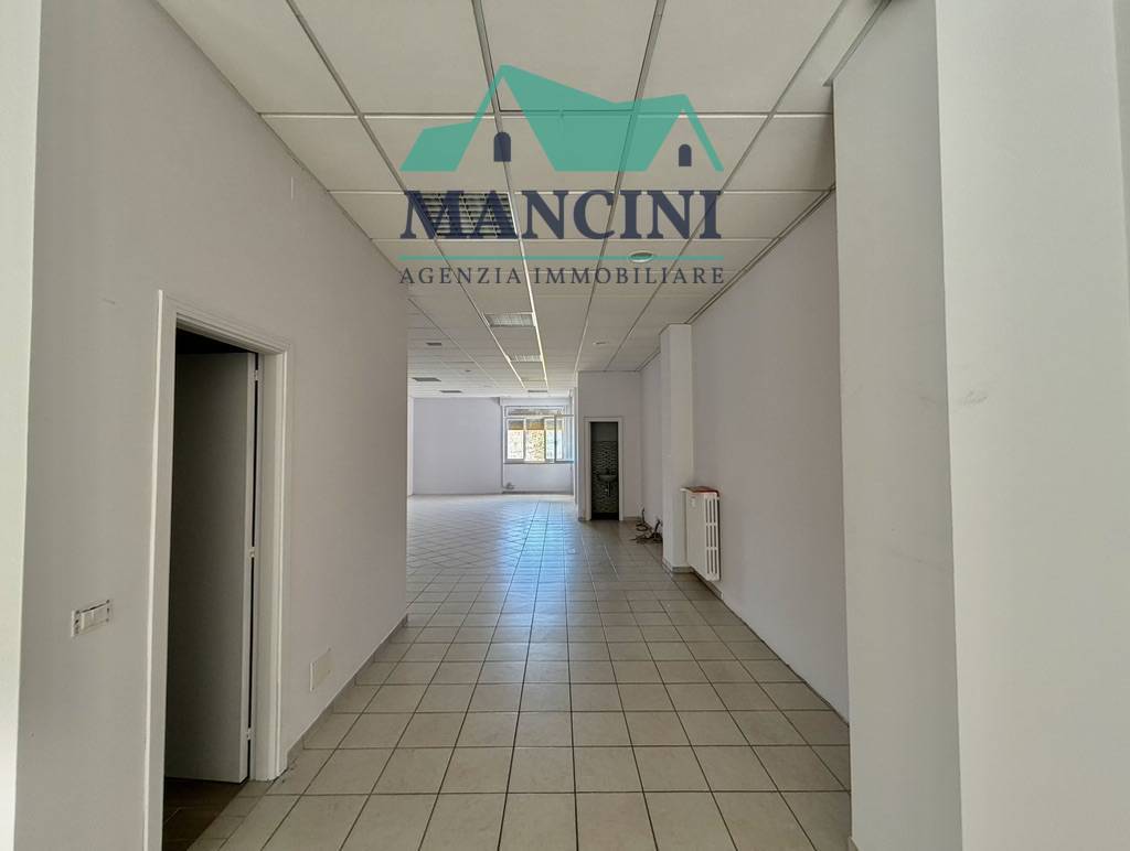 Negozio in vendita a Jesi, CENTRO