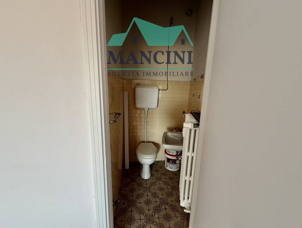 Negozio in vendita a Jesi, CENTRO