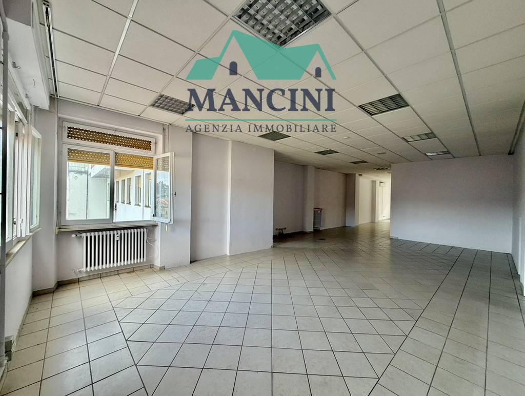 Negozio in vendita a Jesi, CENTRO