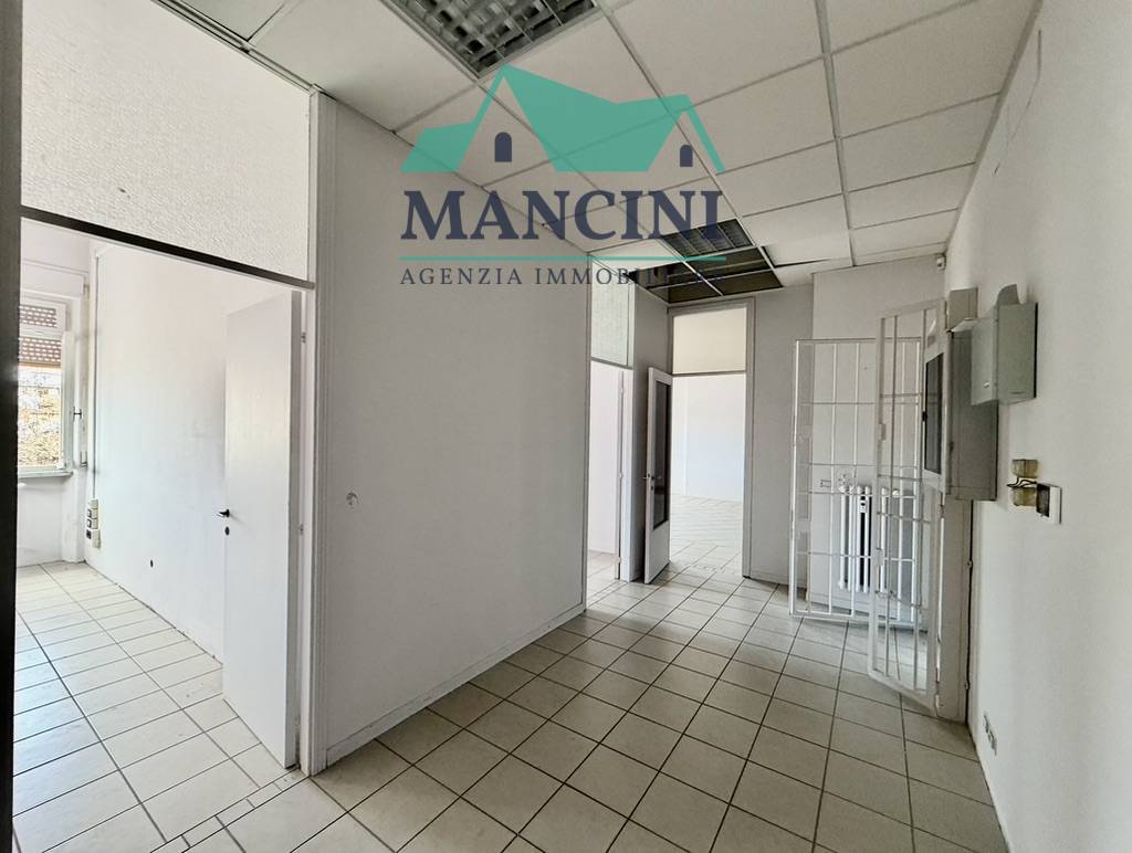 Negozio in vendita a Jesi, CENTRO