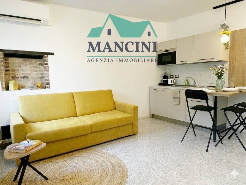 Casa singola in affitto a Jesi, Centro storico