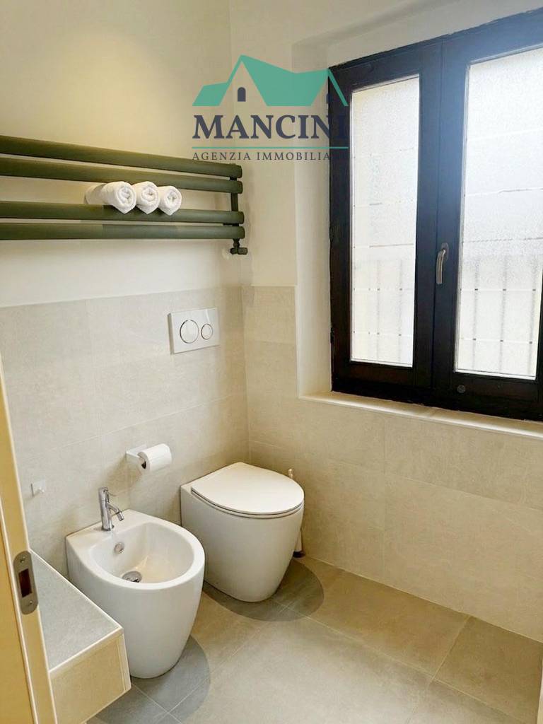 Casa singola in affitto a Jesi, Centro storico