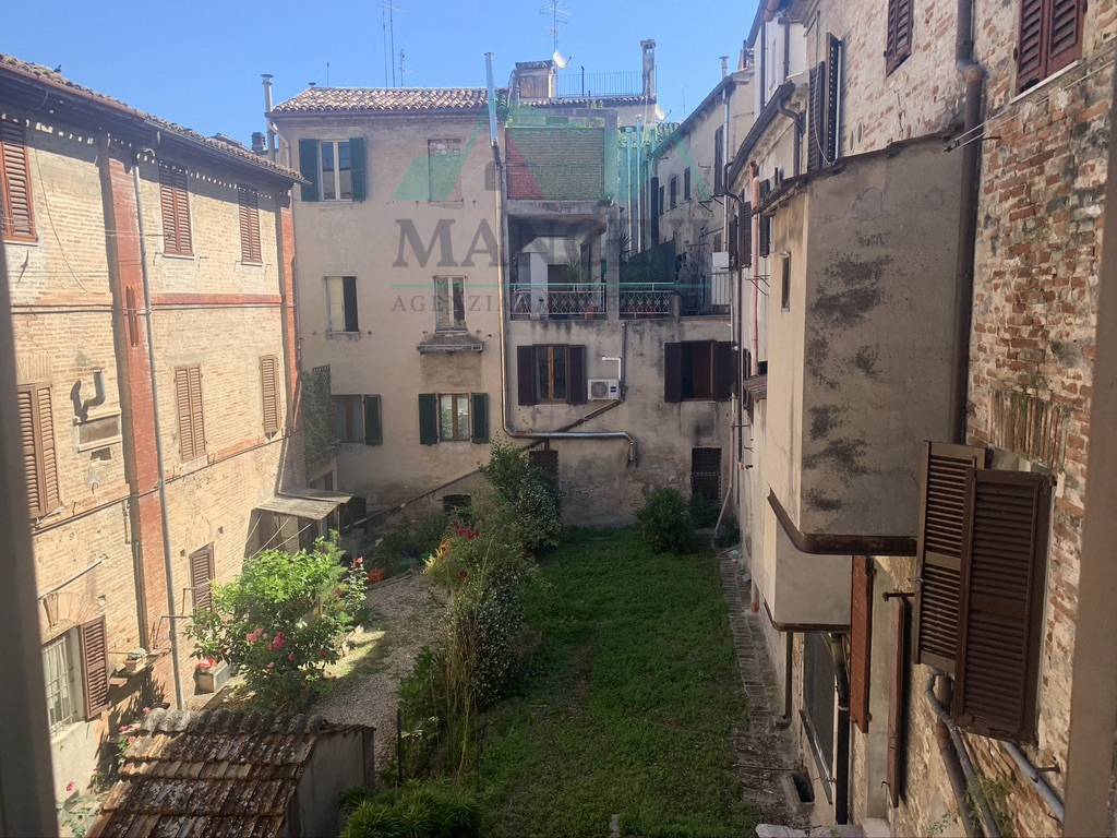 Appartamento in affitto a Jesi