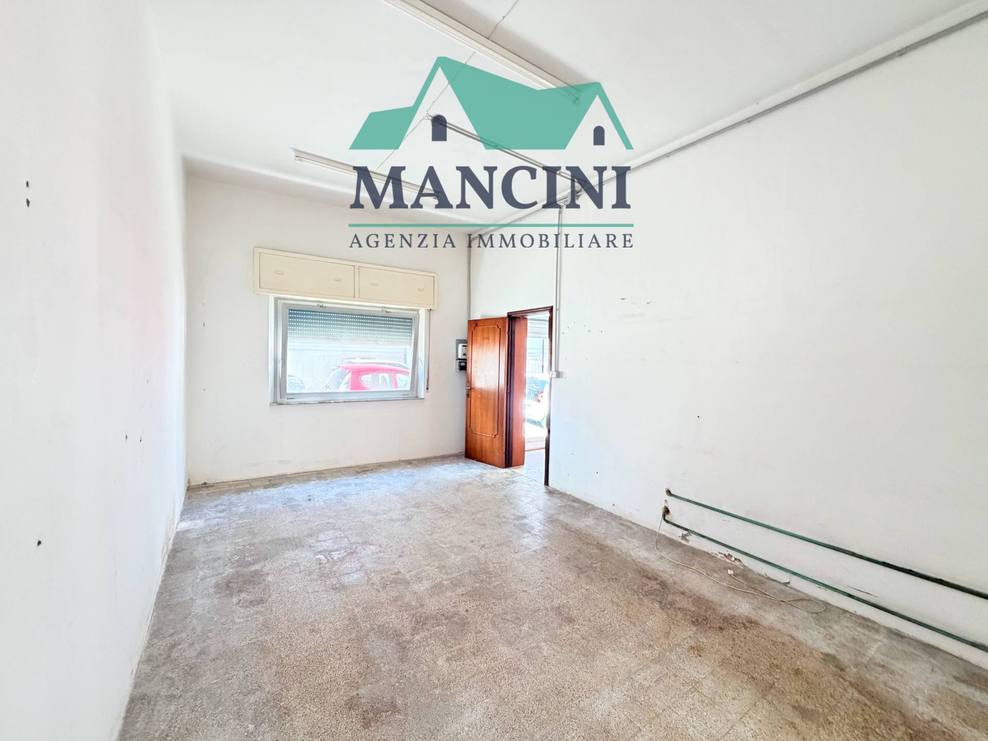 Negozio in vendita a Jesi, San Francesco