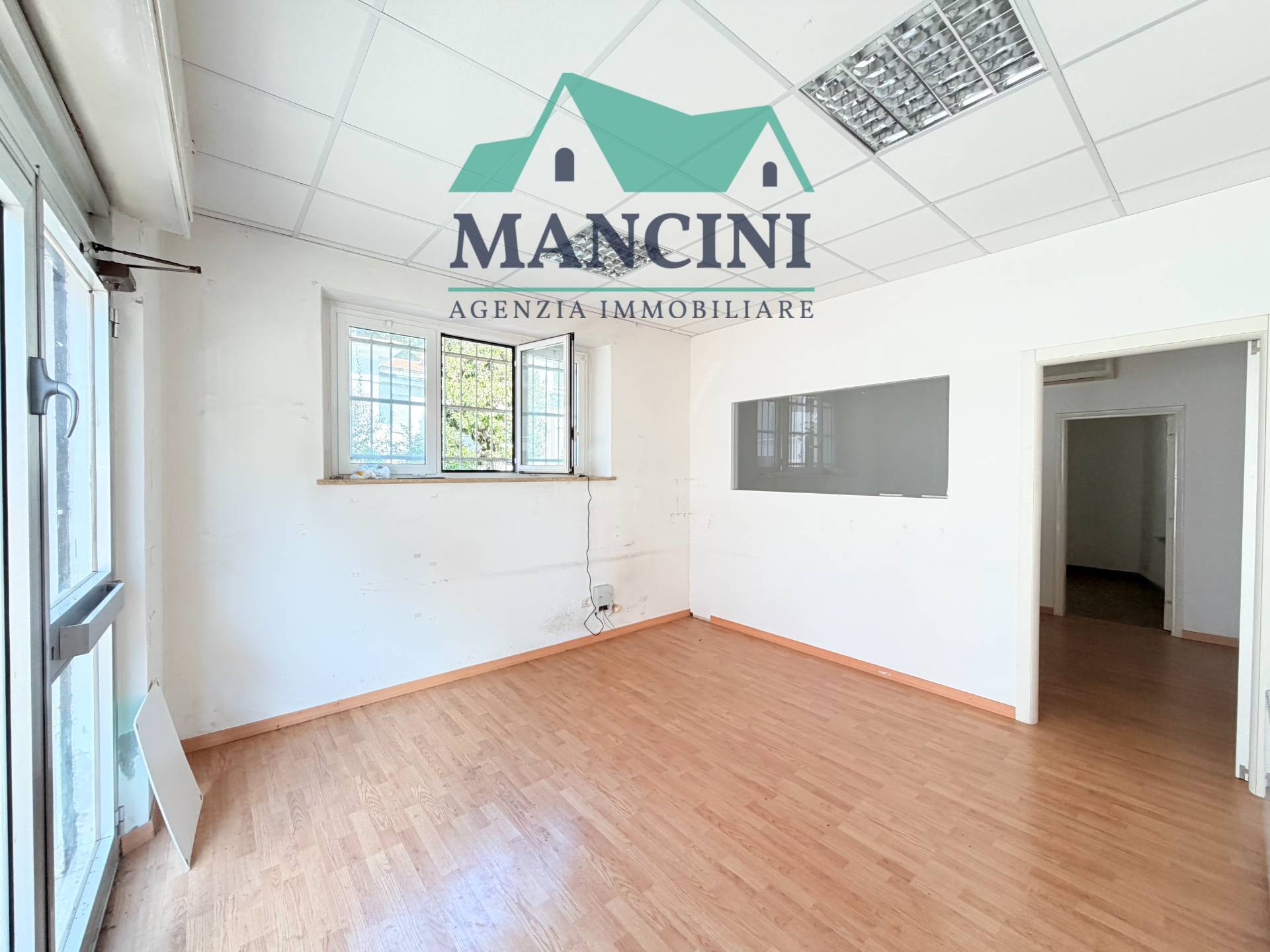 Negozio in vendita a Jesi, San Francesco