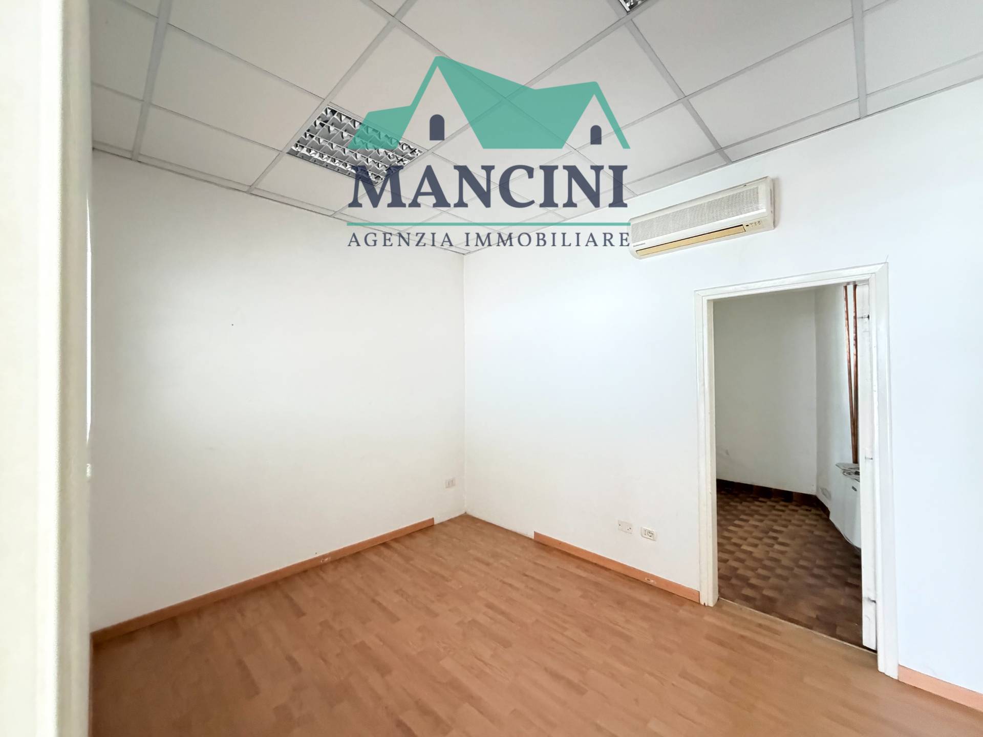 Negozio in vendita a Jesi, San Francesco