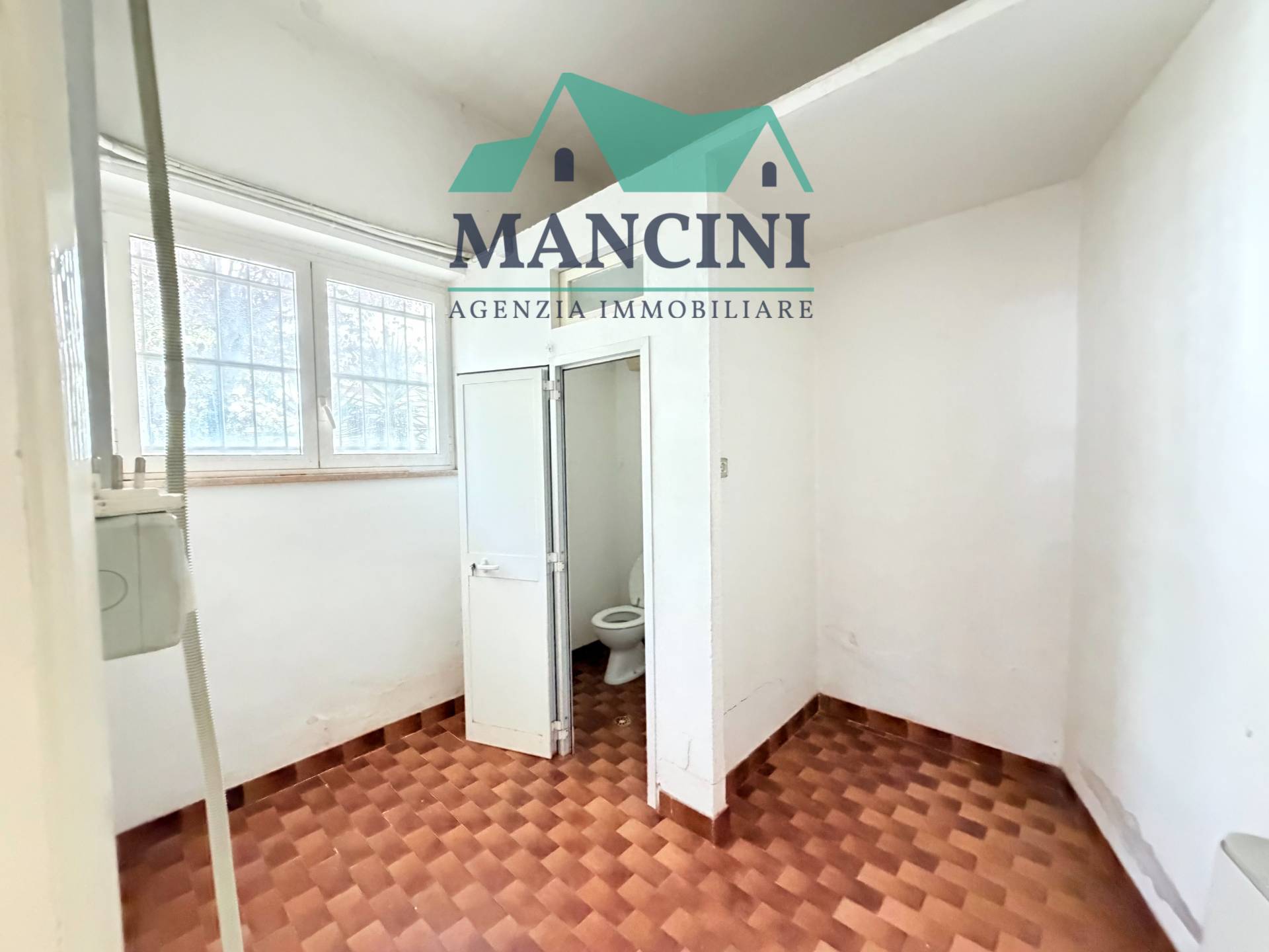 Negozio in vendita a Jesi, San Francesco