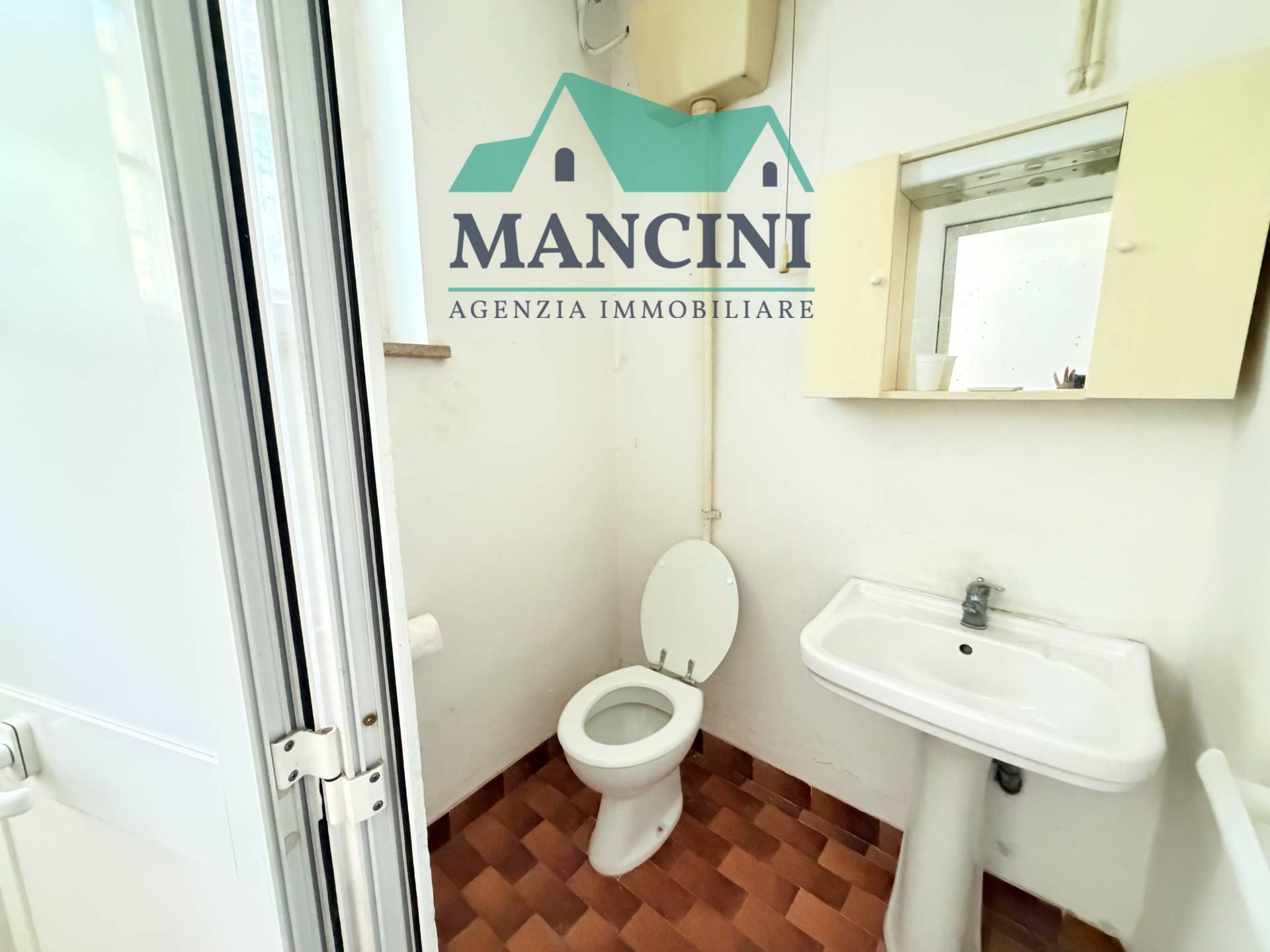 Negozio in vendita a Jesi, San Francesco