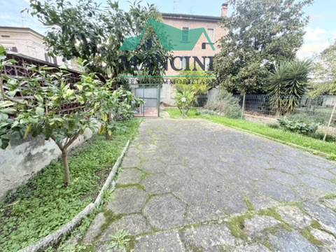 Appartamento in affitto a Jesi, centro zona alta
