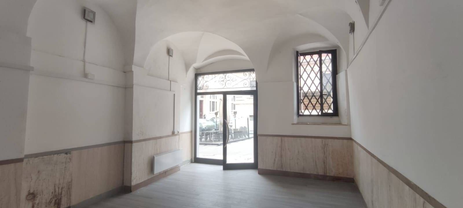 Locale commerciale in affitto, Ascoli Piceno centro storico