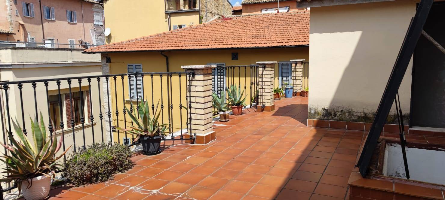 Appartamento arredato in affitto, Ascoli Piceno centro storico