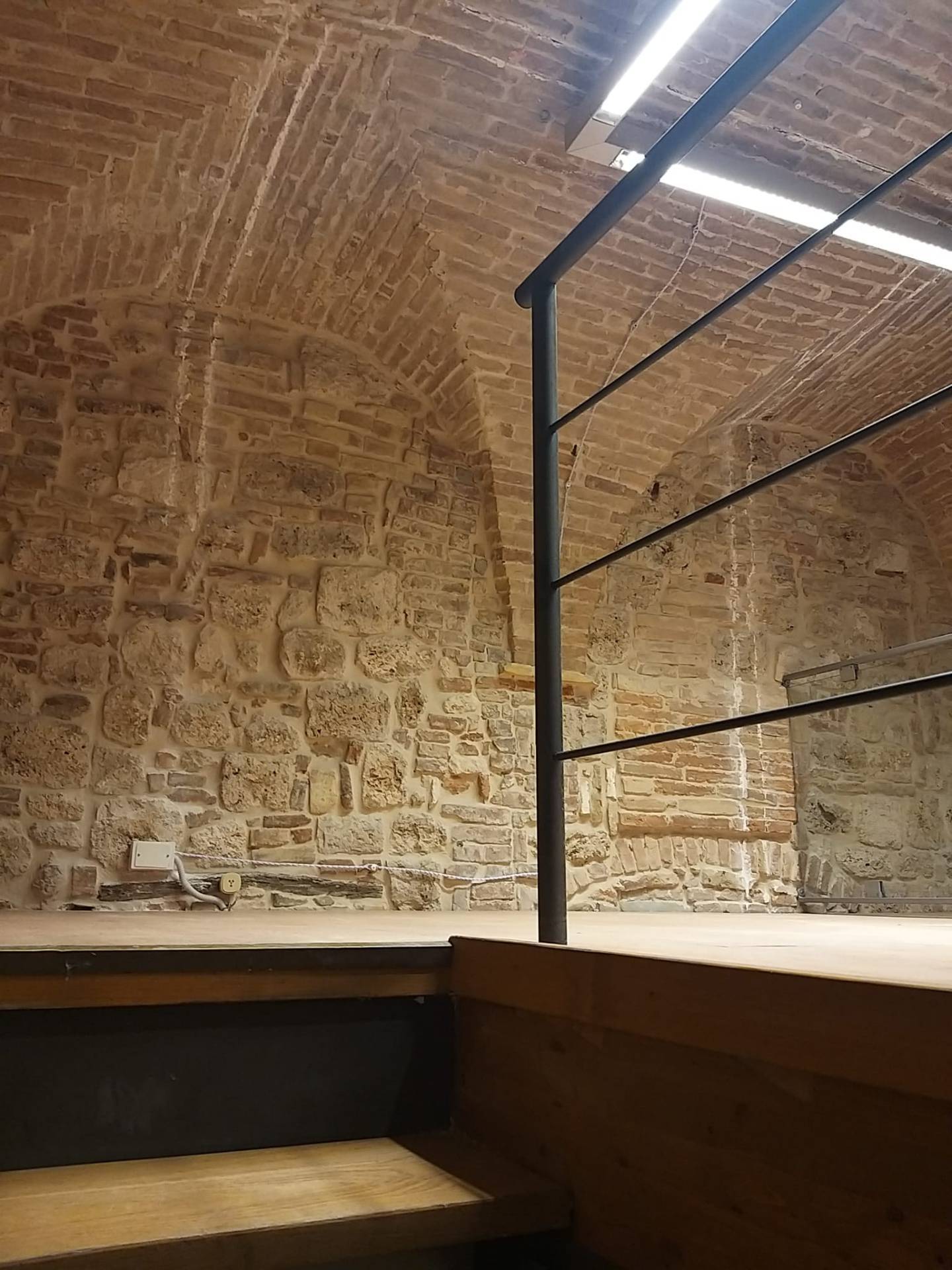 Locale commerciale in affitto a Ascoli Piceno, Centro Storico