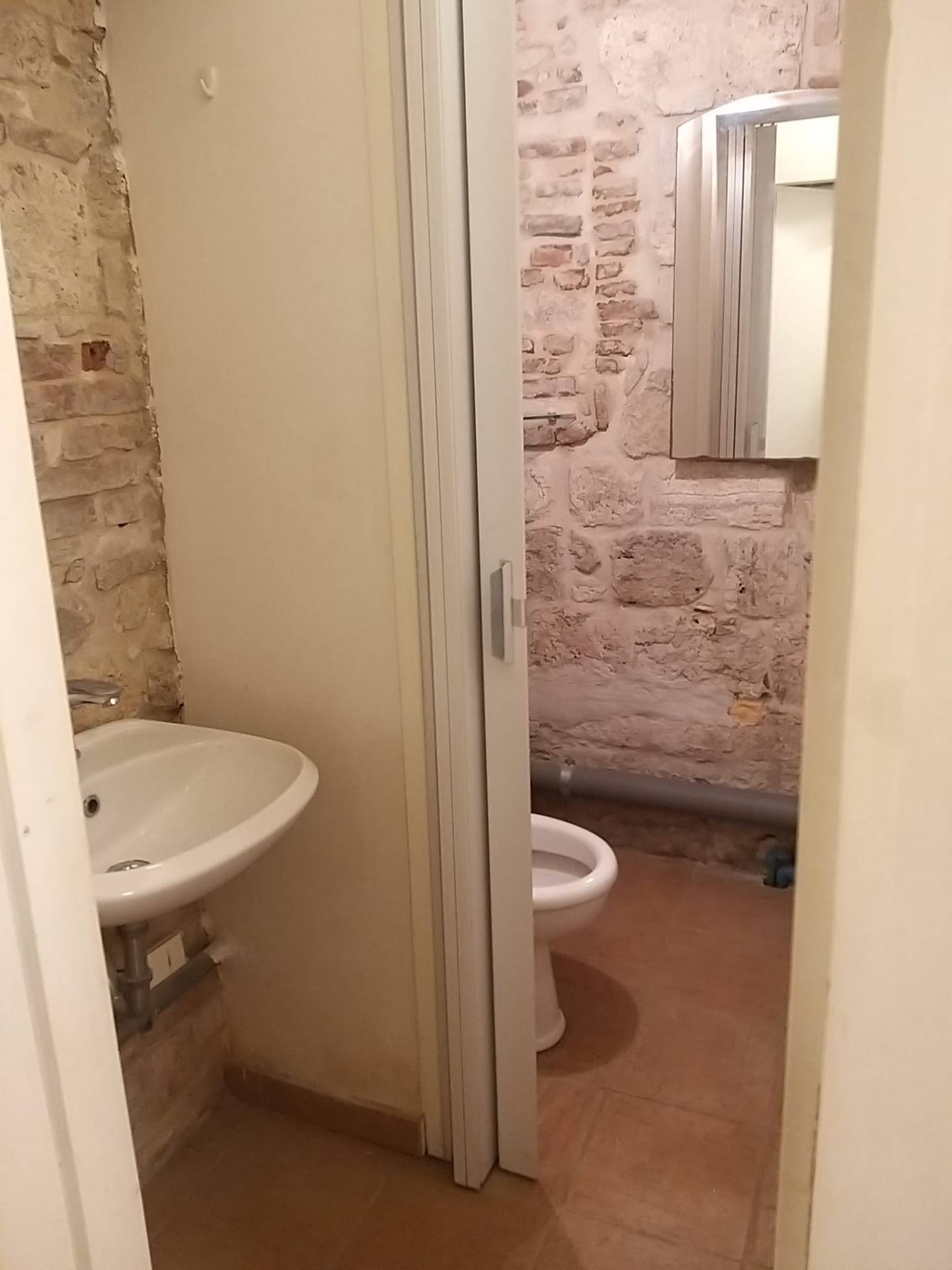 Locale commerciale in affitto a Ascoli Piceno, Centro Storico