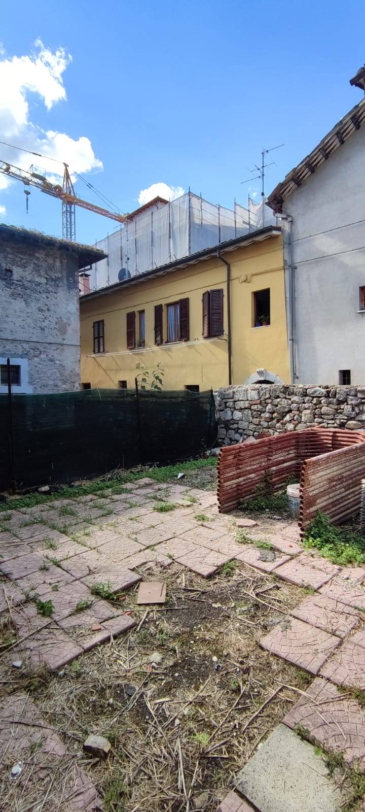Casa ingresso indipendente con giardino in vendita a Ascoli Piceno, Centro Storico