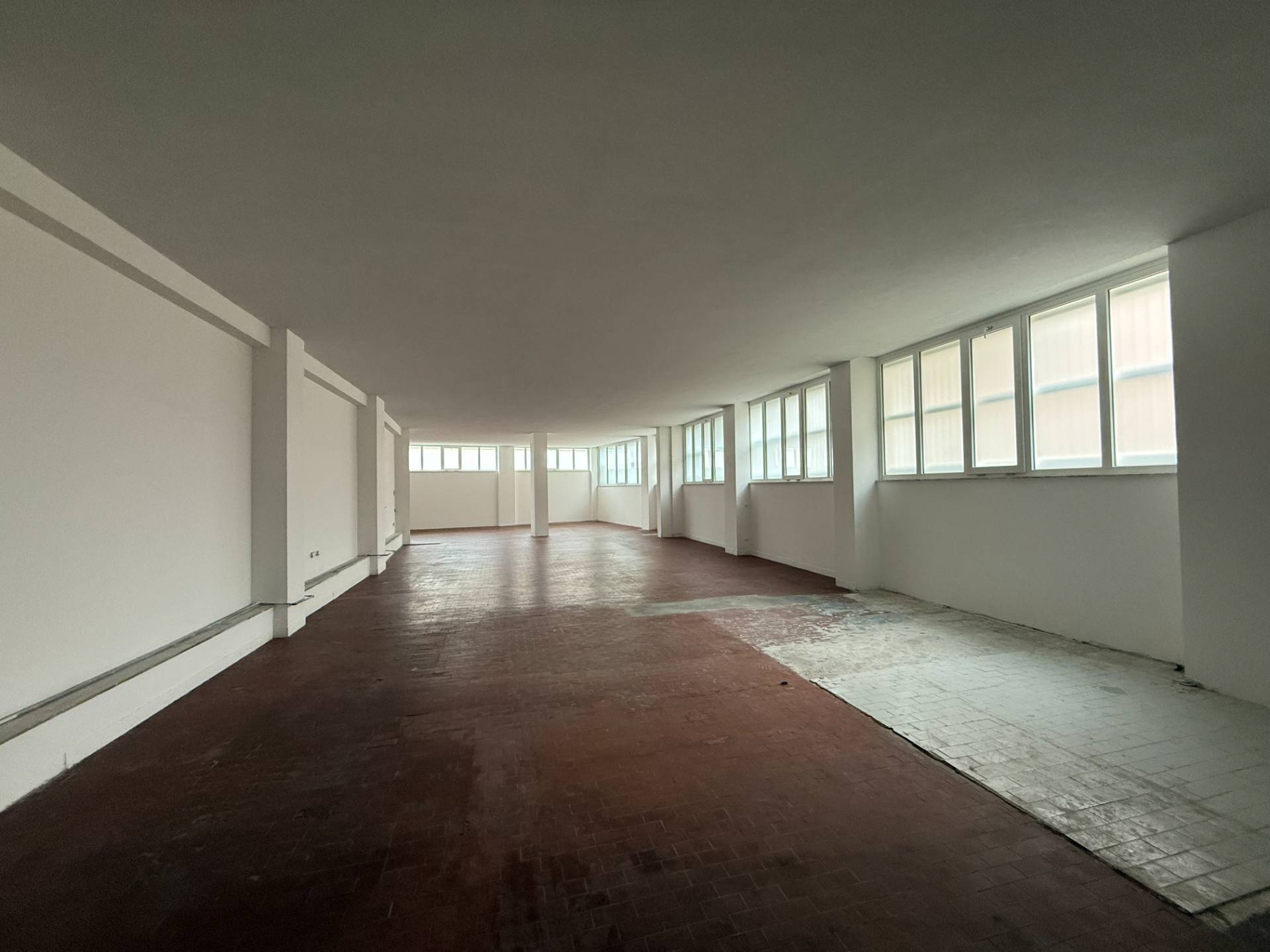 Locale commerciale in affitto a Ascoli Piceno, Borgo Solest