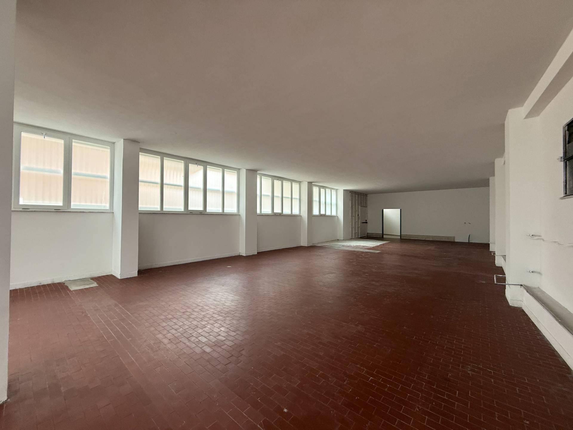 Locale commerciale in affitto a Ascoli Piceno, Borgo Solest