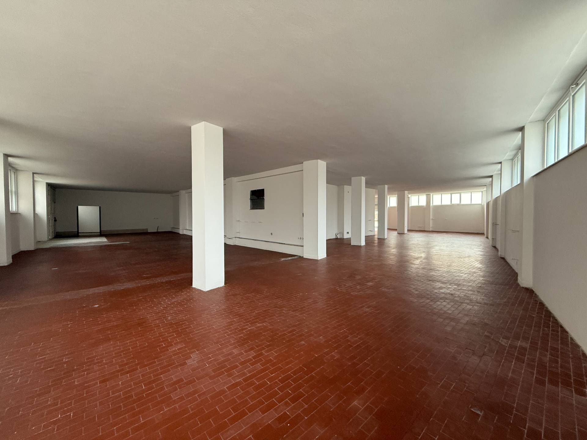 Locale commerciale in affitto a Ascoli Piceno, Borgo Solest