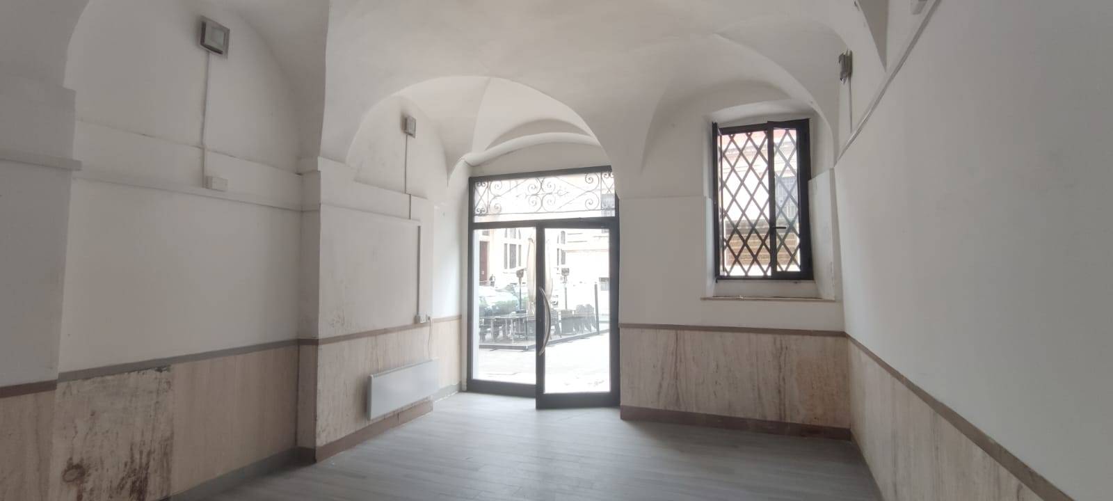 Locale commerciale in vendita a Ascoli Piceno, Centro Storico