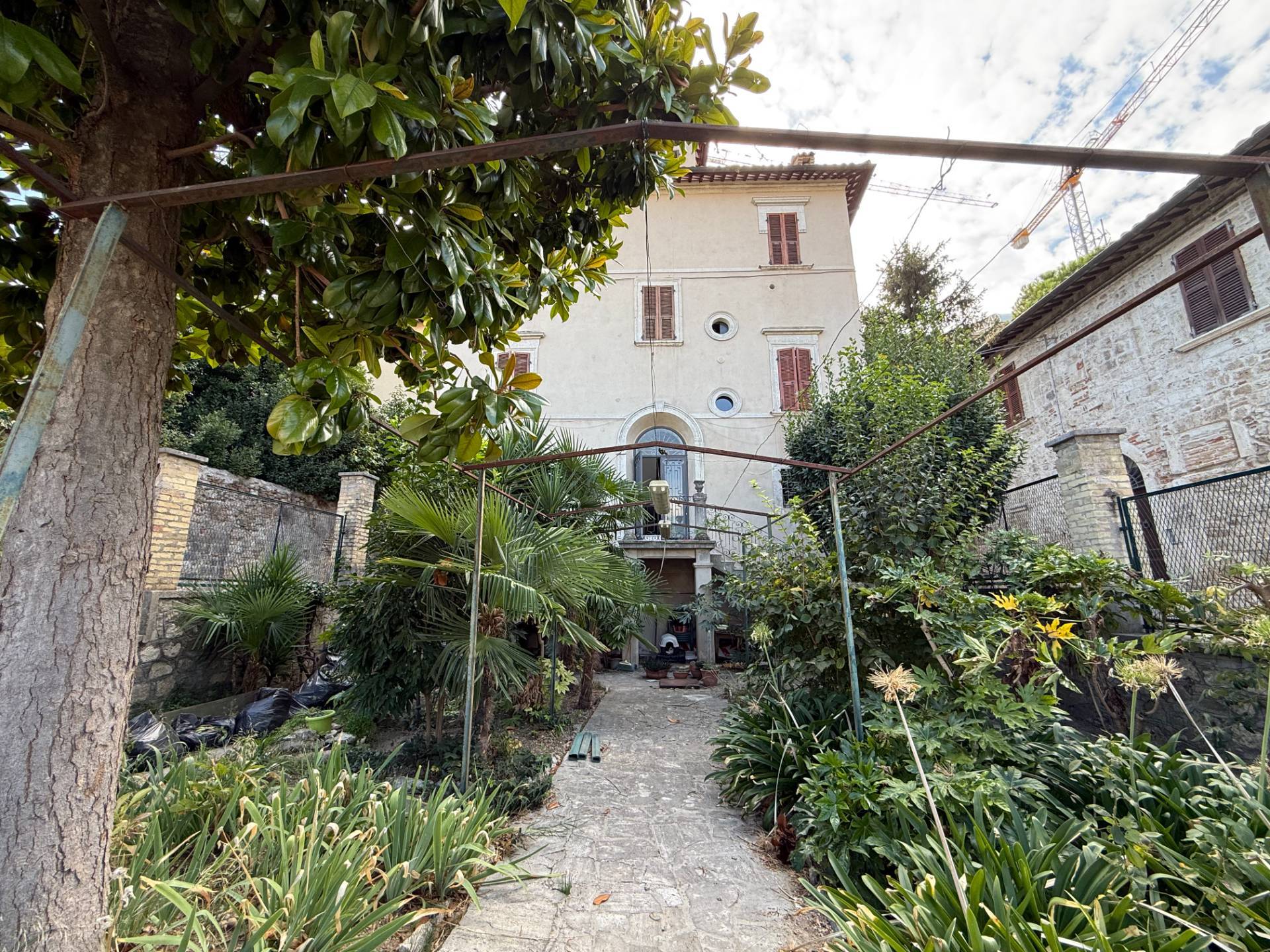 Casa ingresso indipendente con giardino in vendita a Ascoli Piceno, Centro Storico