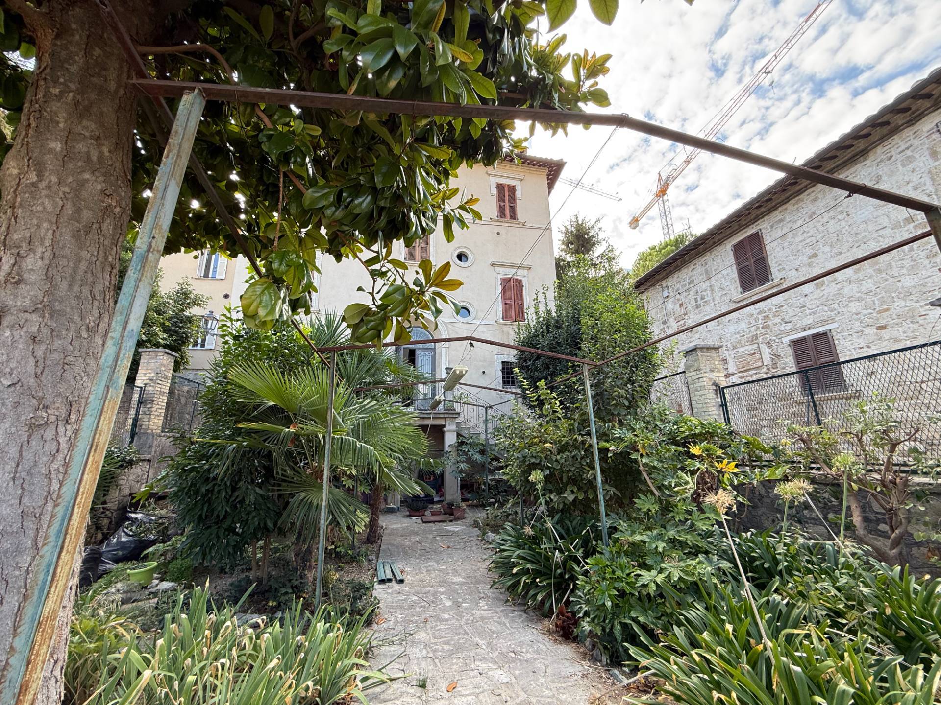 Casa ingresso indipendente con giardino in vendita a Ascoli Piceno, Centro Storico