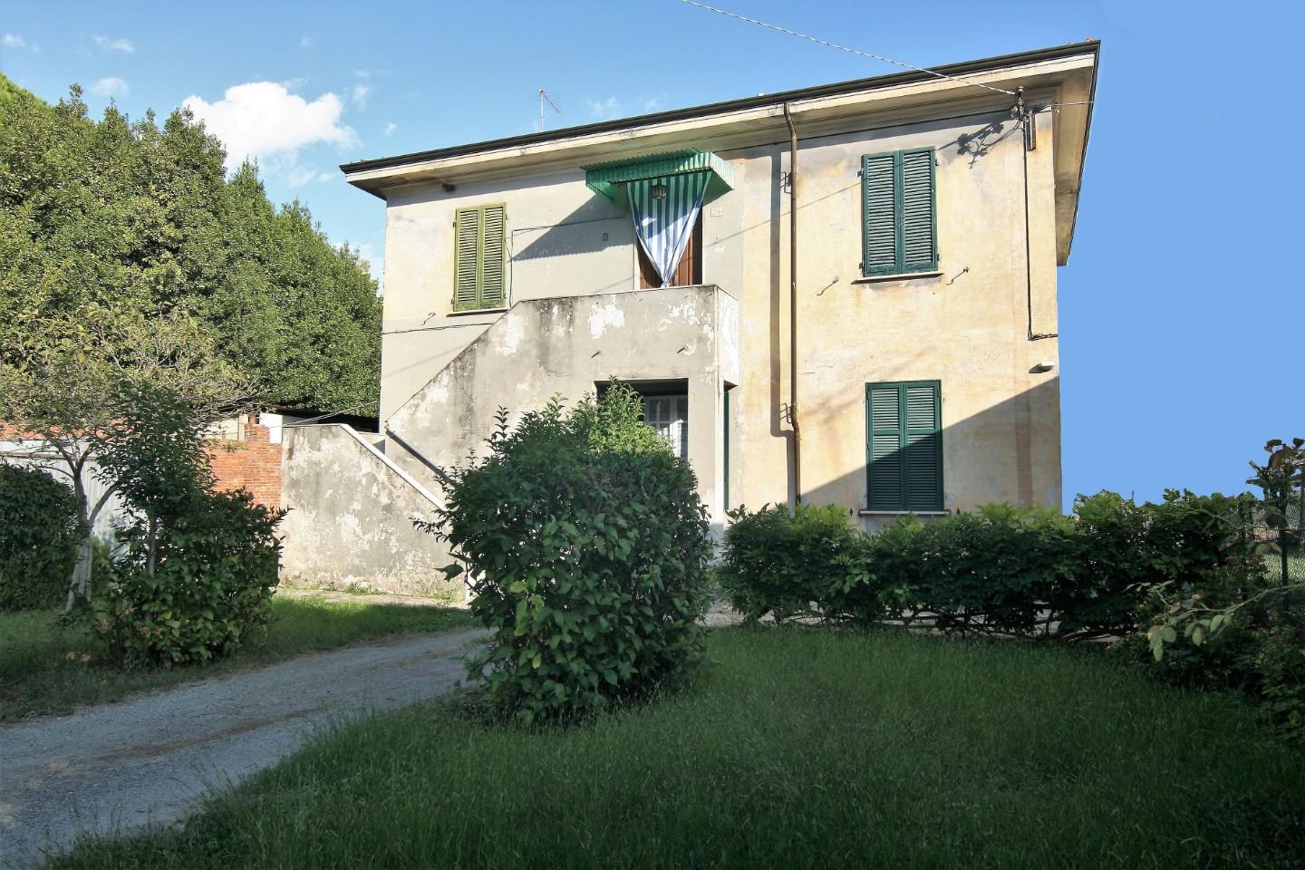 Casa indipendente con giardino, Carrara avenza