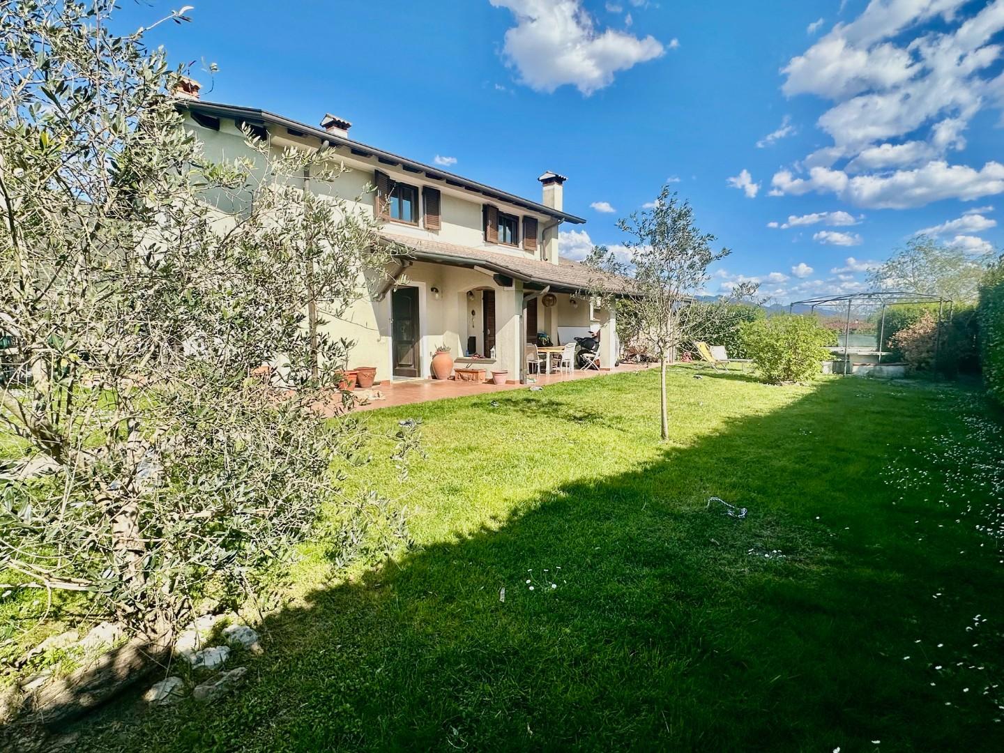 Casa indipendente con giardino, Carrara fossone