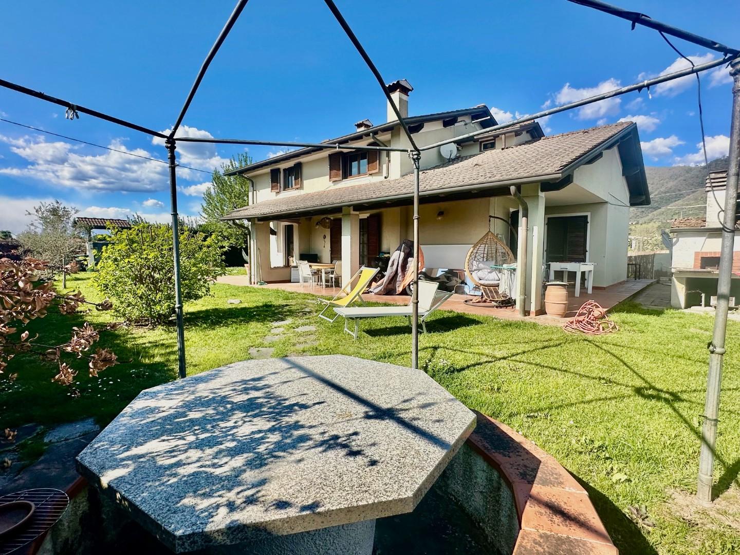 Casa indipendente con giardino, Carrara fossone