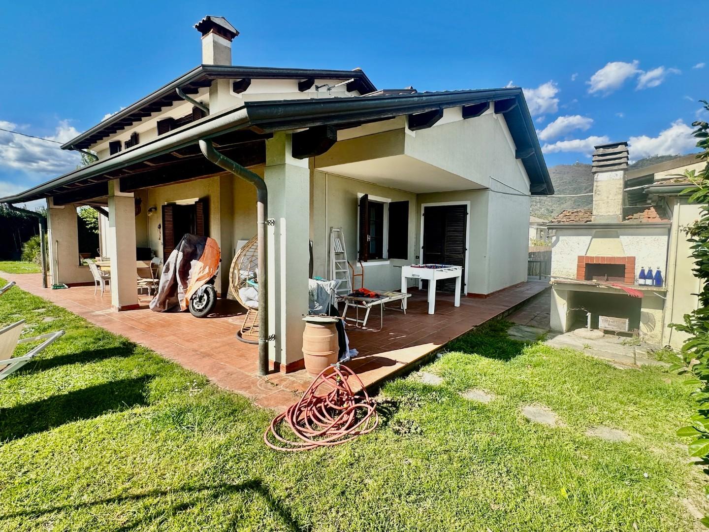 Casa indipendente con giardino, Carrara fossone