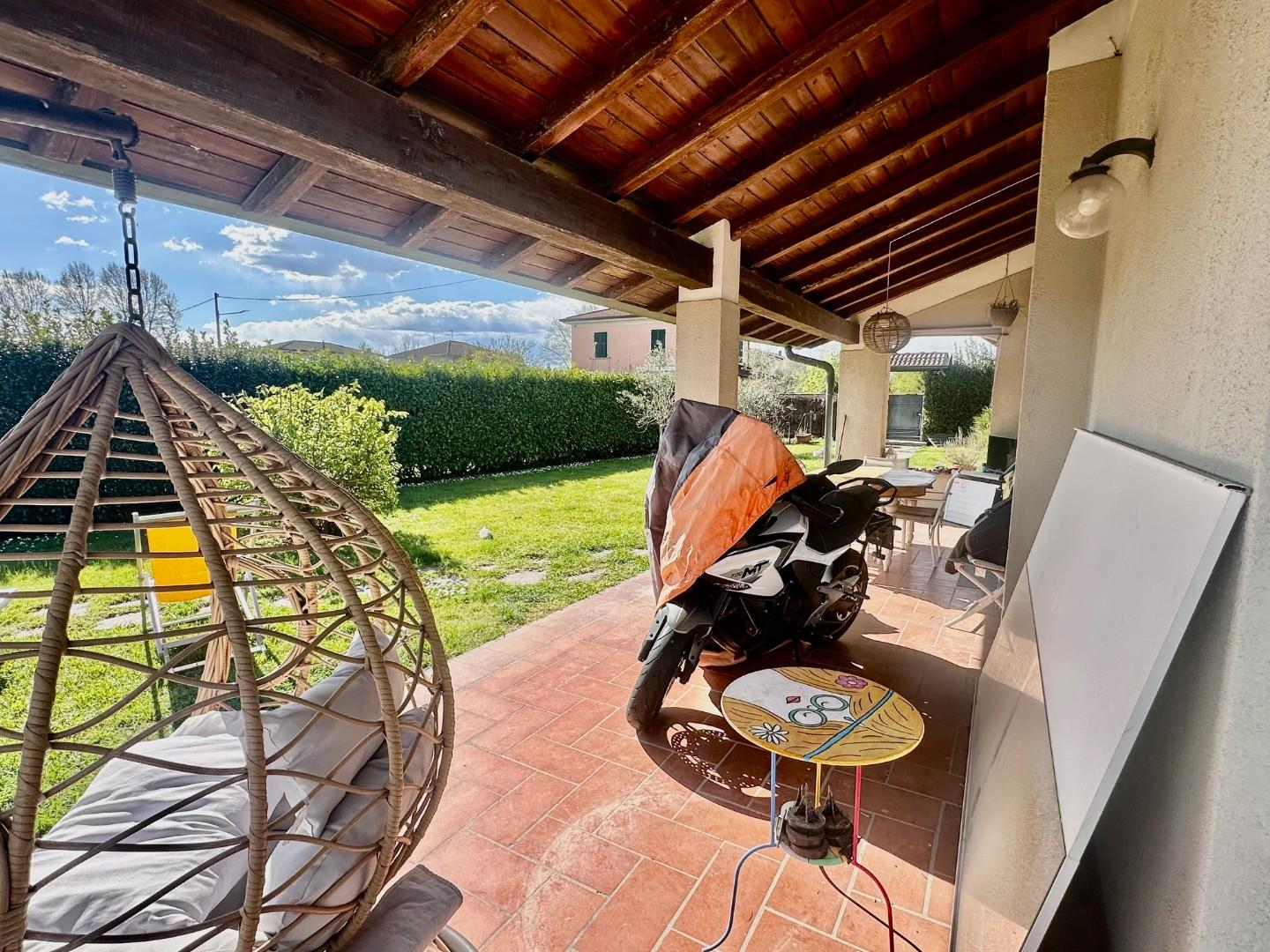 Casa indipendente con giardino, Carrara fossone