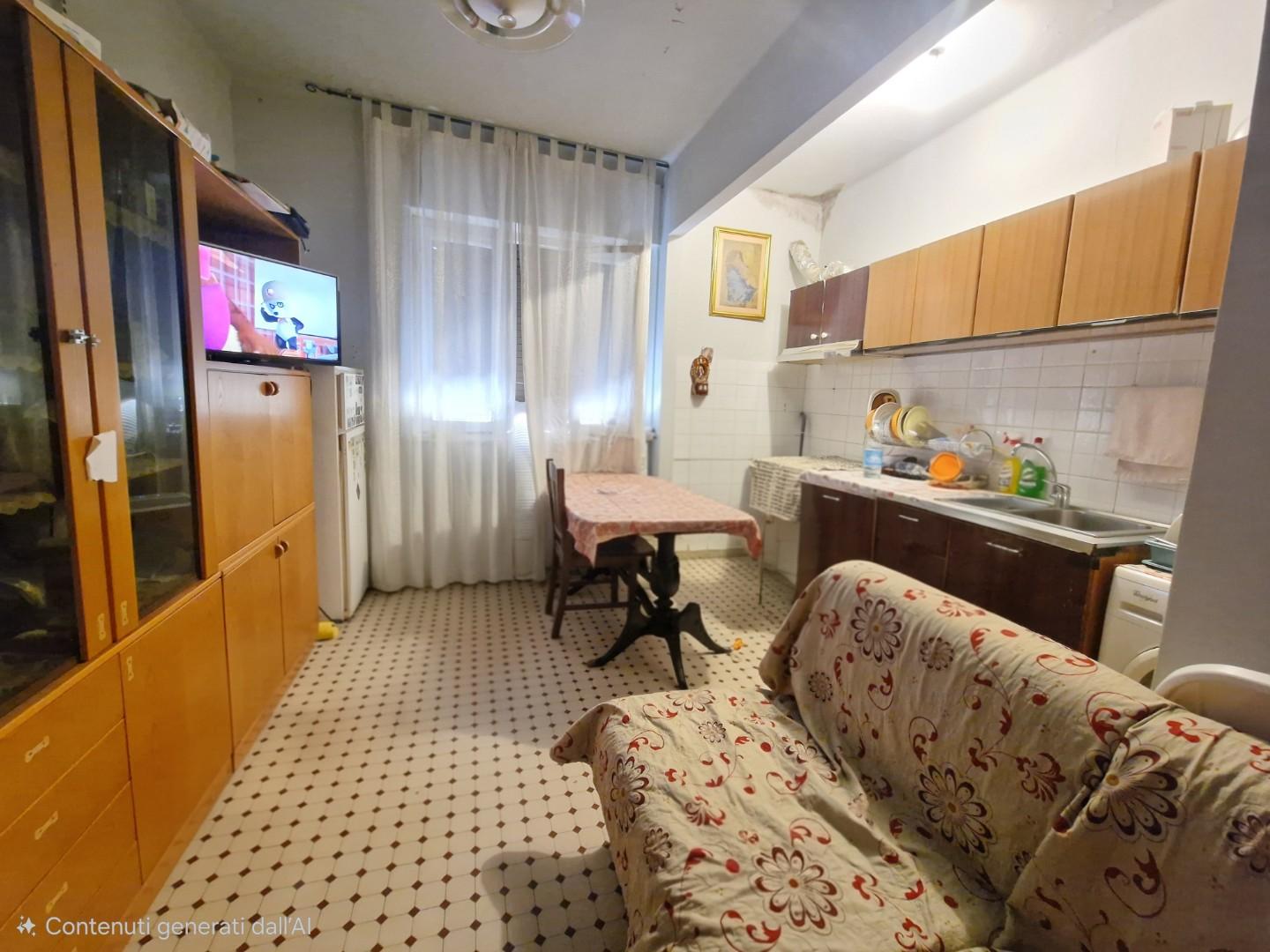 Trilocale in vendita, Carrara avenza
