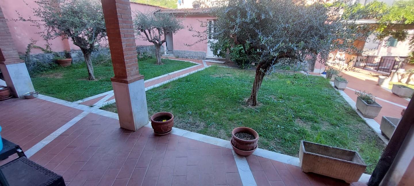 Casa indipendente con giardino, Carrara fossola
