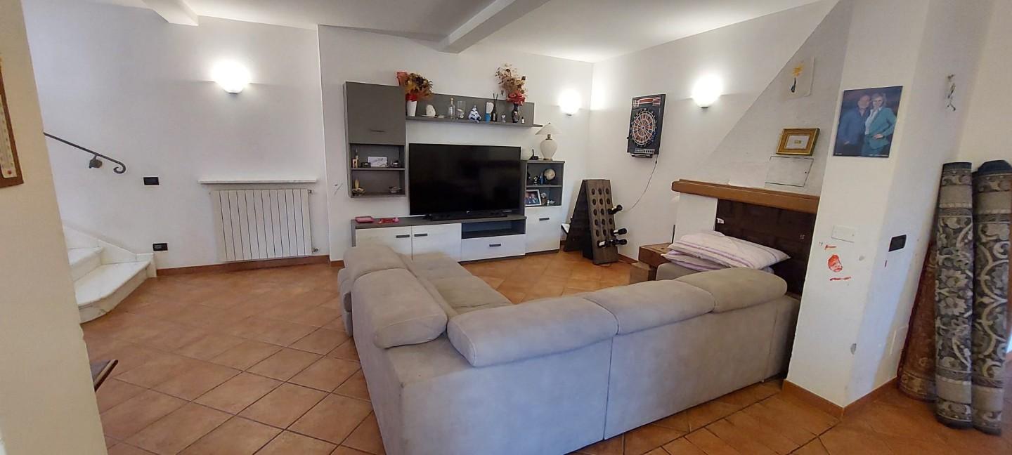 Casa indipendente con giardino, Carrara fossola