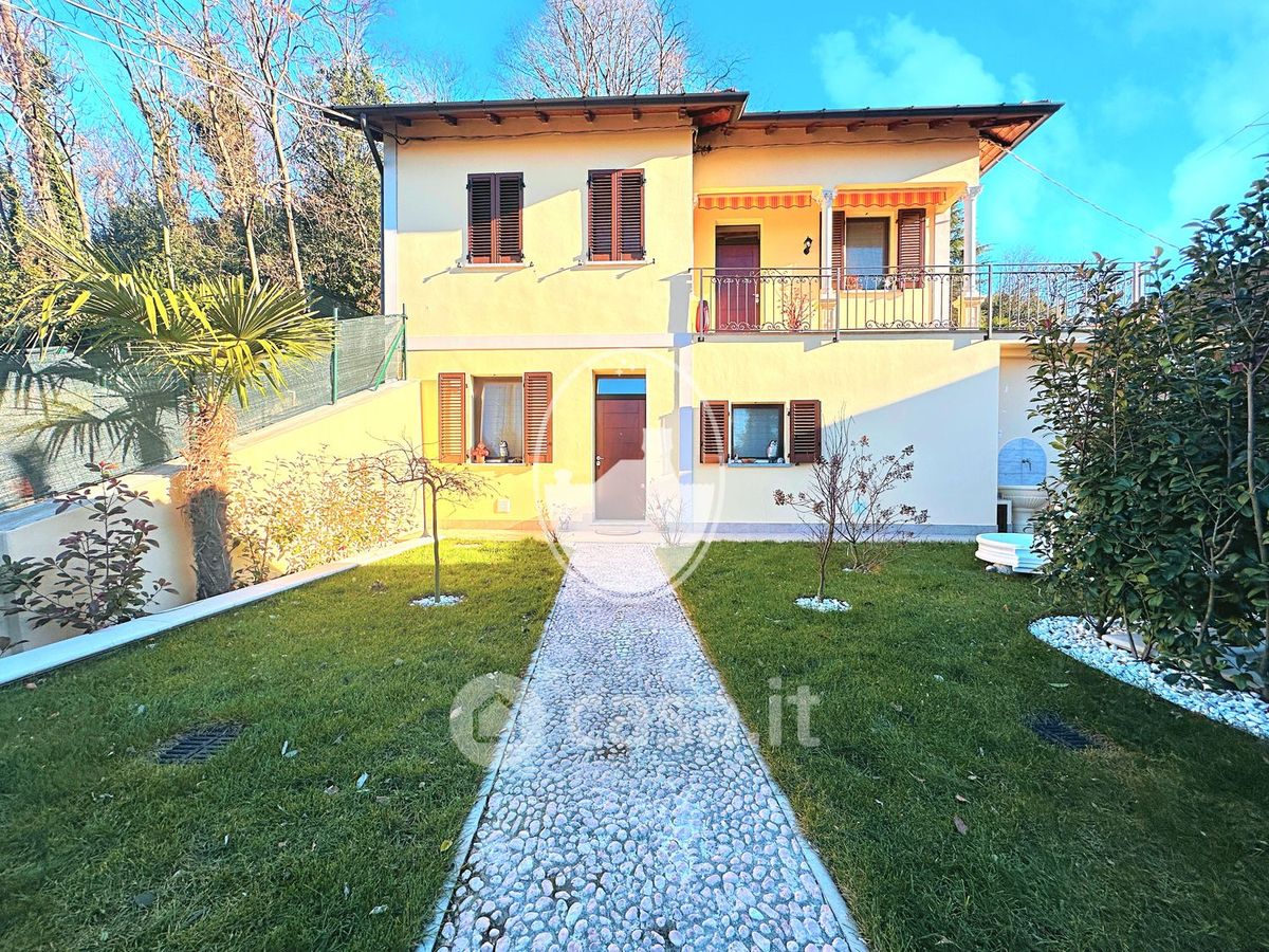 Villa in vendita a Gavirate