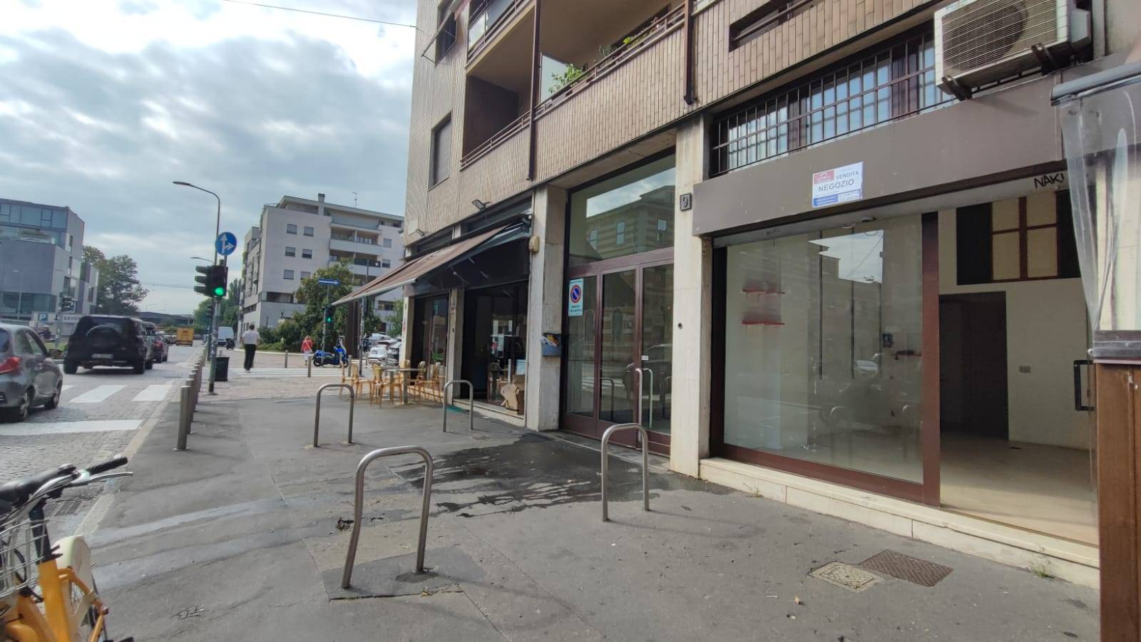 Locale commerciale in affitto a Milano, Lorenteggio