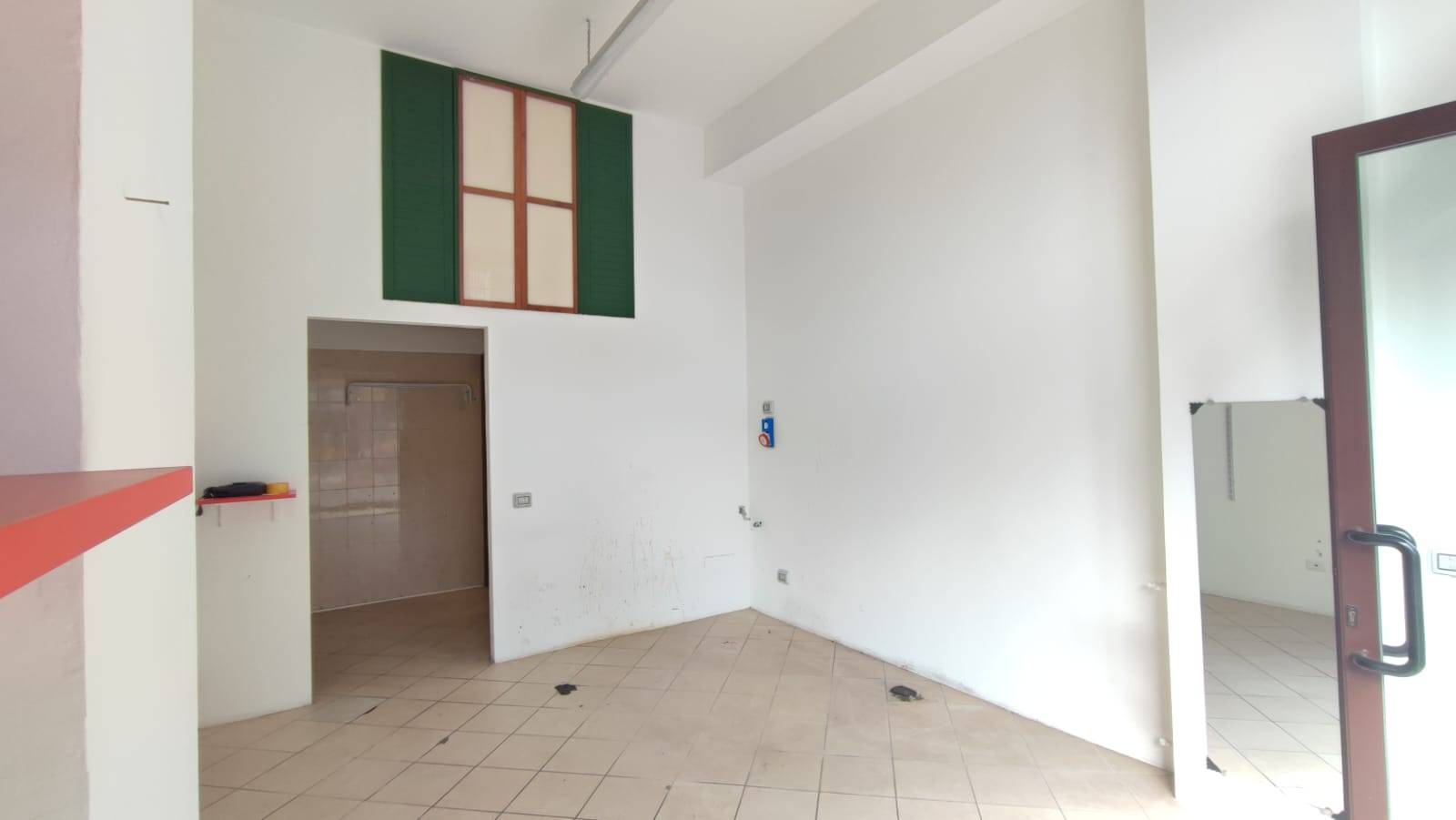 Locale commerciale in affitto a Milano, Lorenteggio