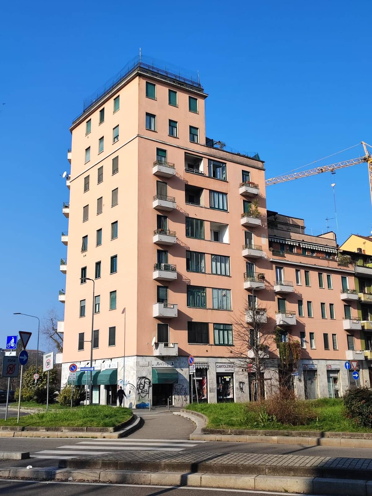 Locale commerciale in vendita a Milano, Gambara