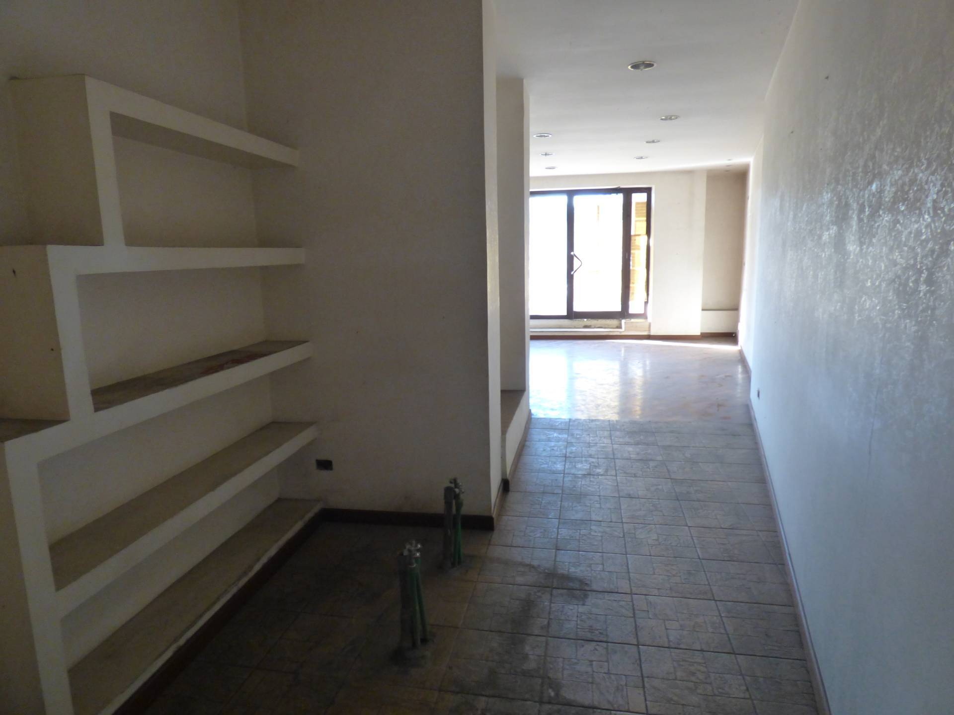 Locale commerciale in affitto a Roma, Garbatella