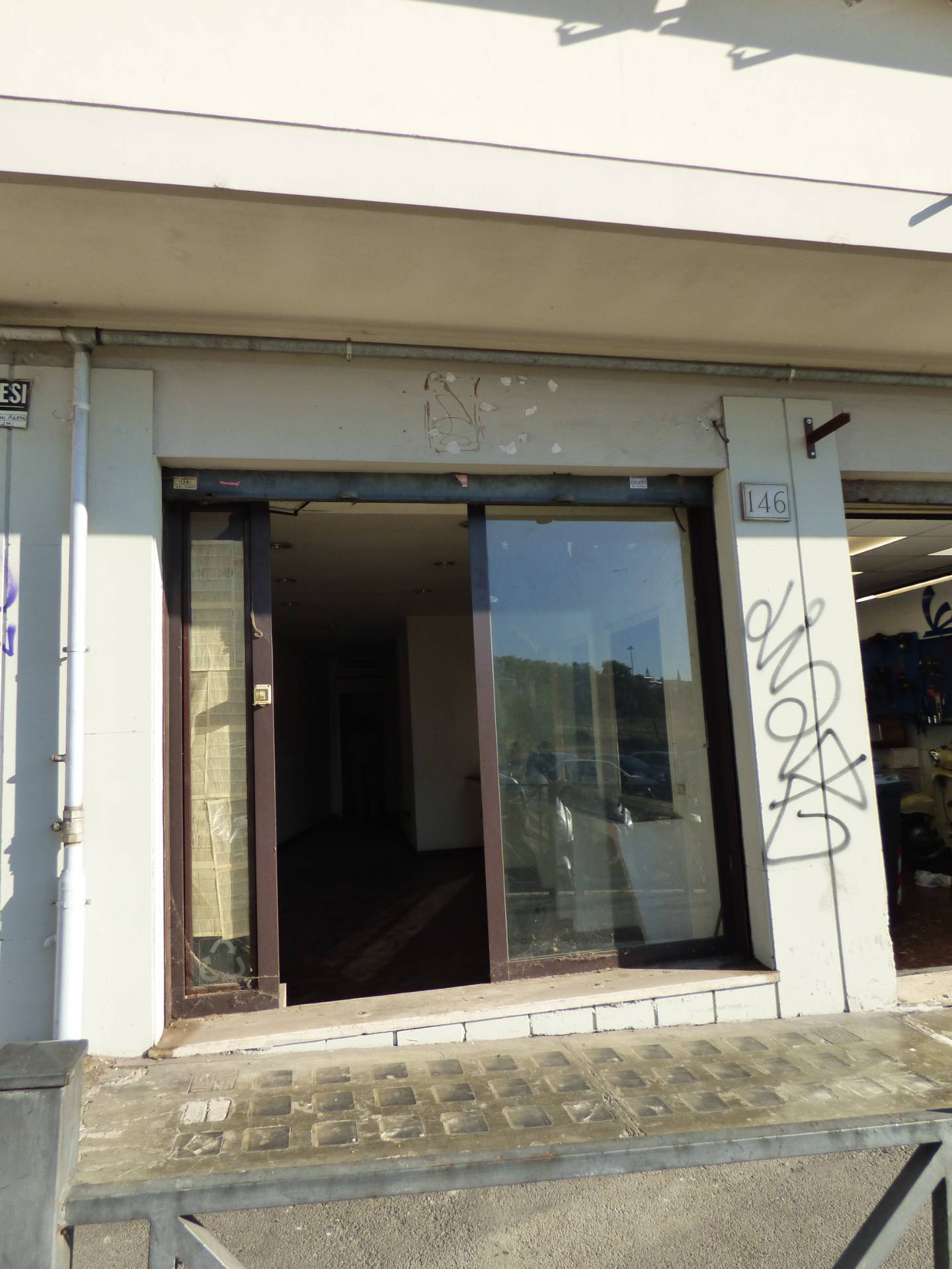 Locale commerciale in affitto a Roma, Garbatella