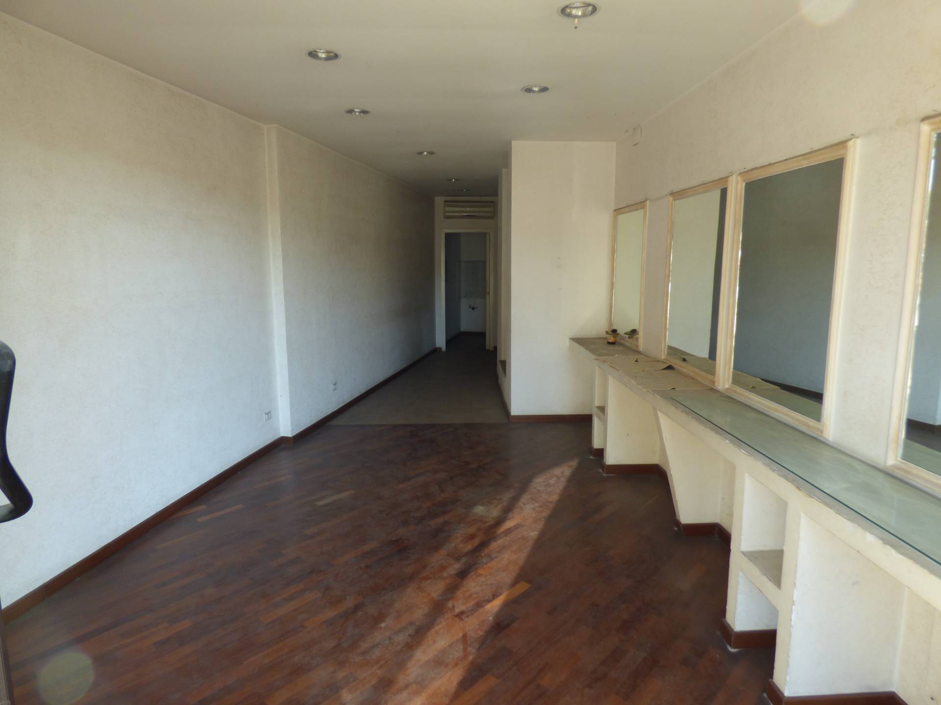 Locale commerciale in affitto a Roma, Garbatella