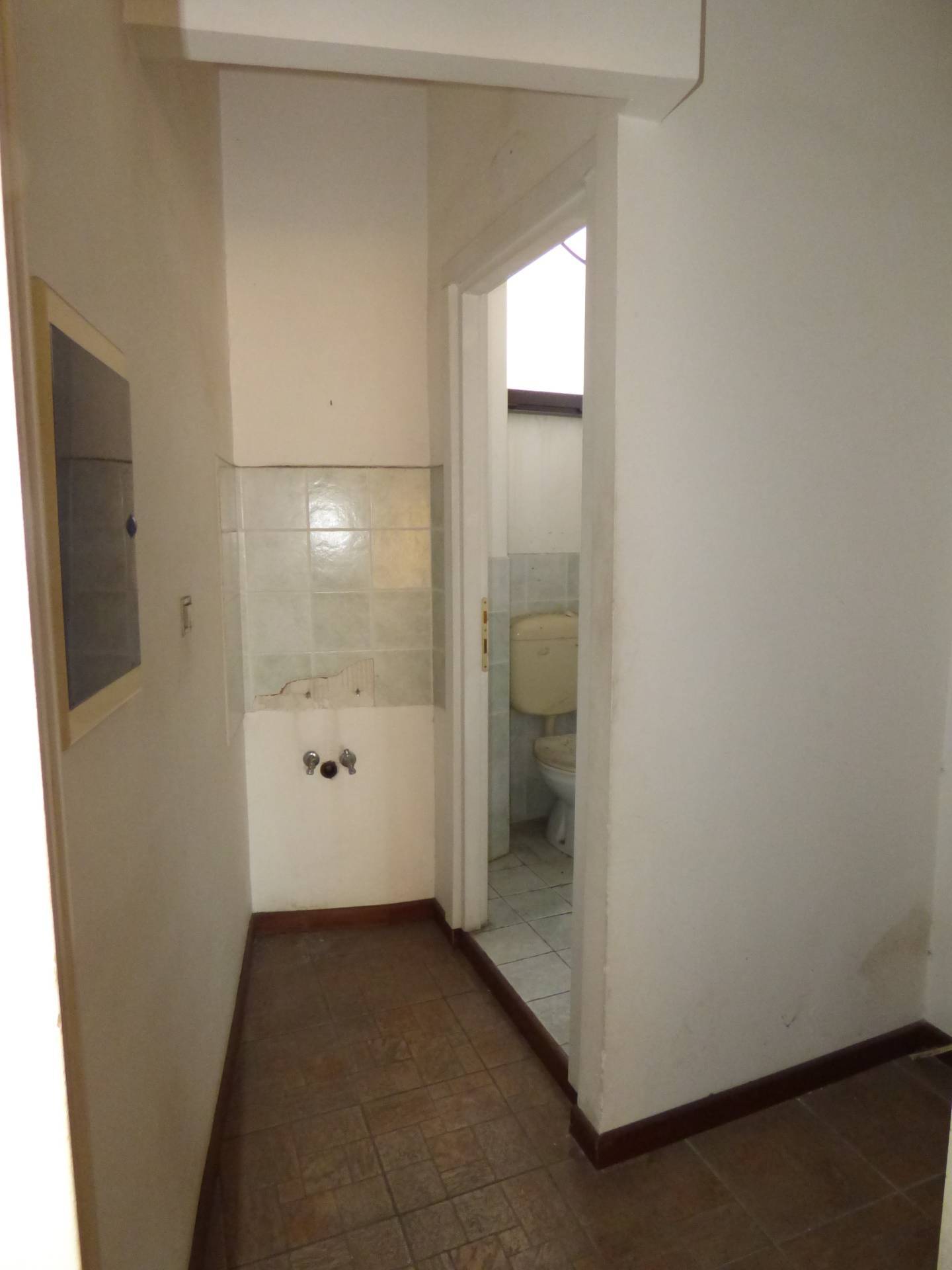 Locale commerciale in vendita a Roma, Garbatella