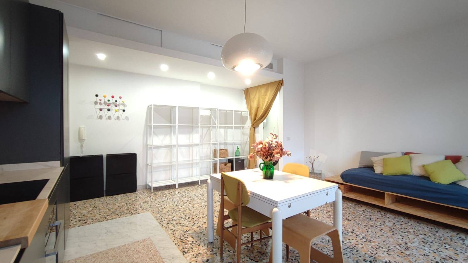 Appartamento in affitto a Milano, De Angeli