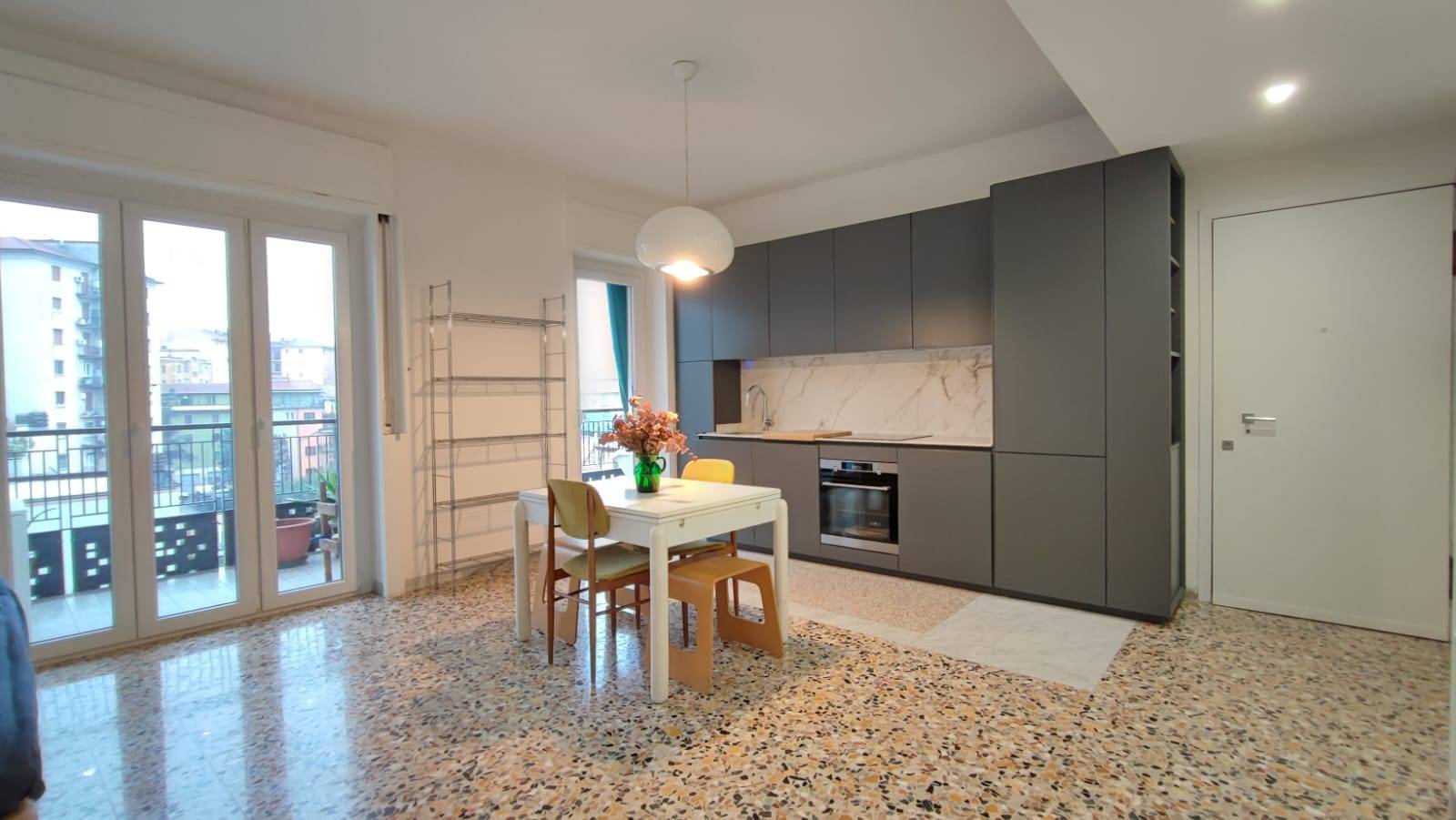 Appartamento in affitto a Milano, De Angeli