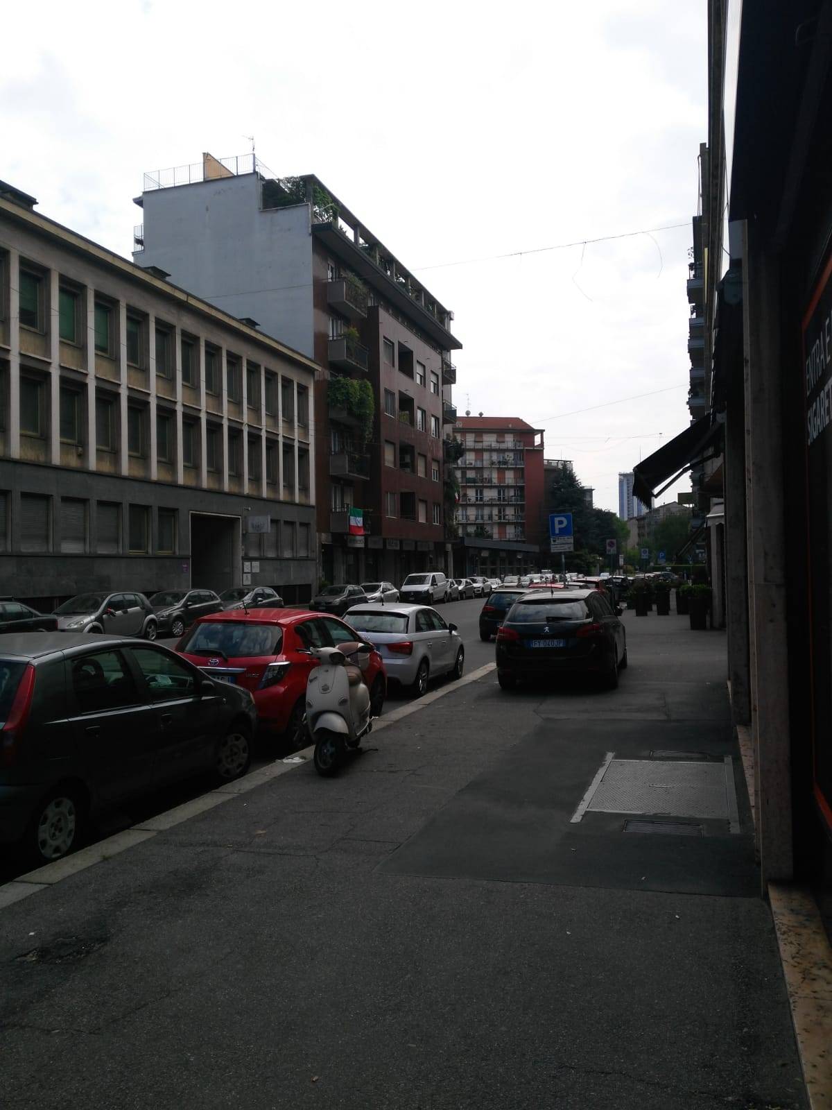 Locale commerciale in vendita a Milano, Isola