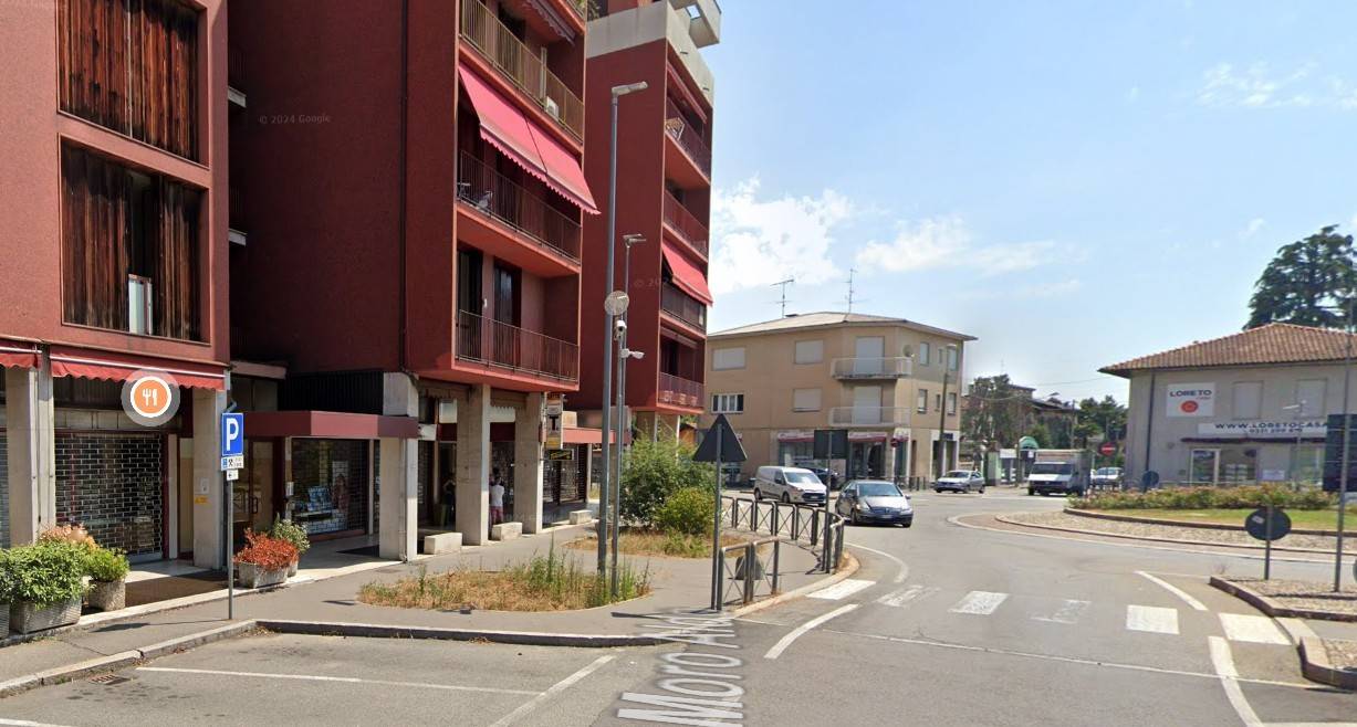 Locale commerciale in affitto a Cassano Magnago