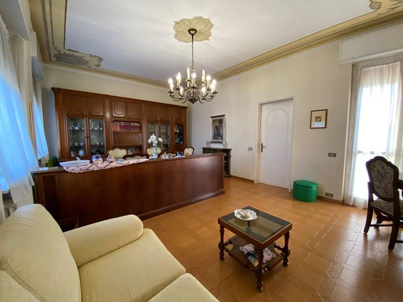 Intera Propriet in vendita a Cardano al Campo, Cuoricino