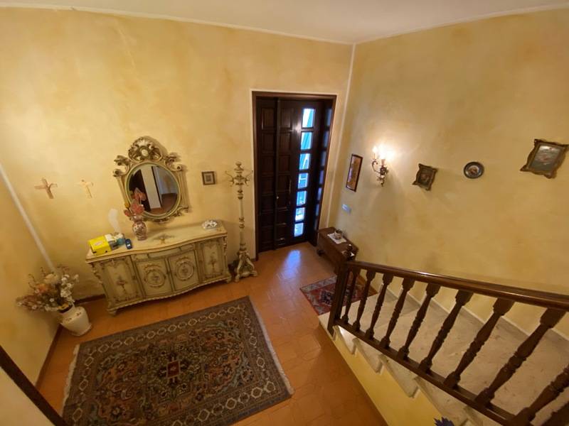 Intera Propriet in vendita a Cardano al Campo, Cuoricino